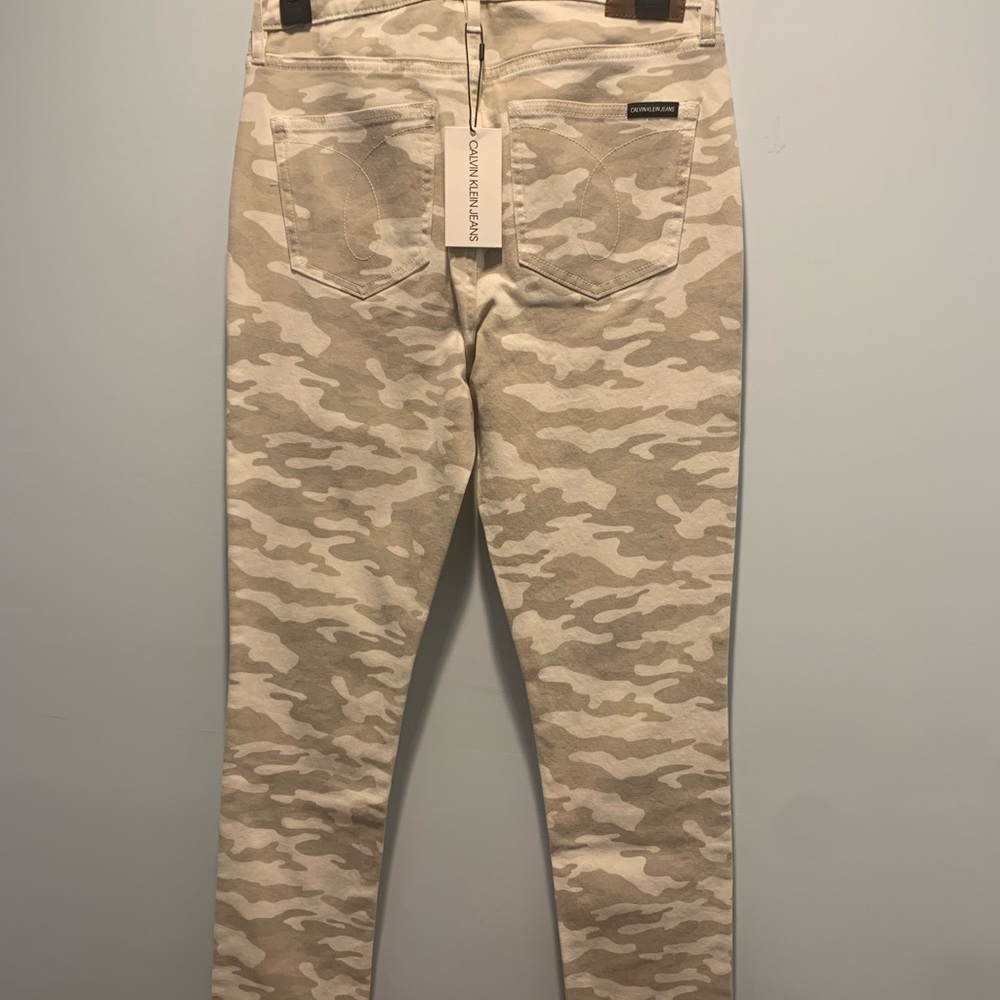Calvin Klein Jeans 28in Waist NWT Beige camouflage